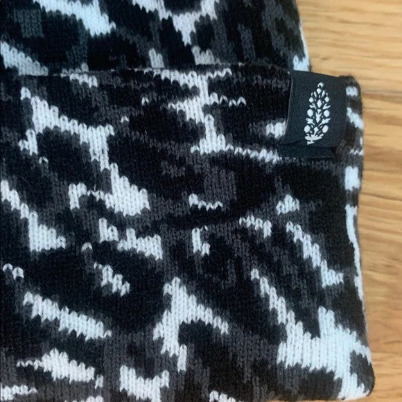 NWOT Free People Leopard Beanie! - Picture 2 of 3